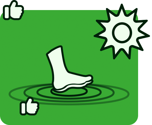 Fuß im Wasser bei Sonnenschein